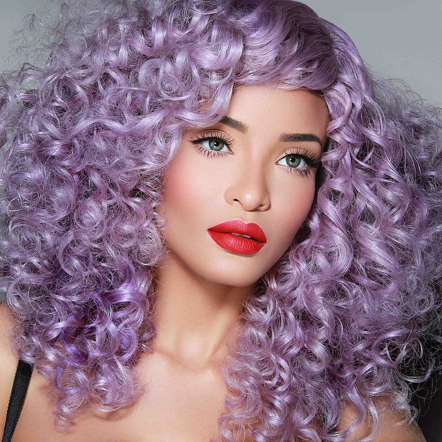 5 questions à se poser avant de se faire une coloration flashy