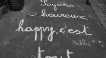 Achbé : Je craie, tu craies, elle craie … les trottoirs de Montmartre !