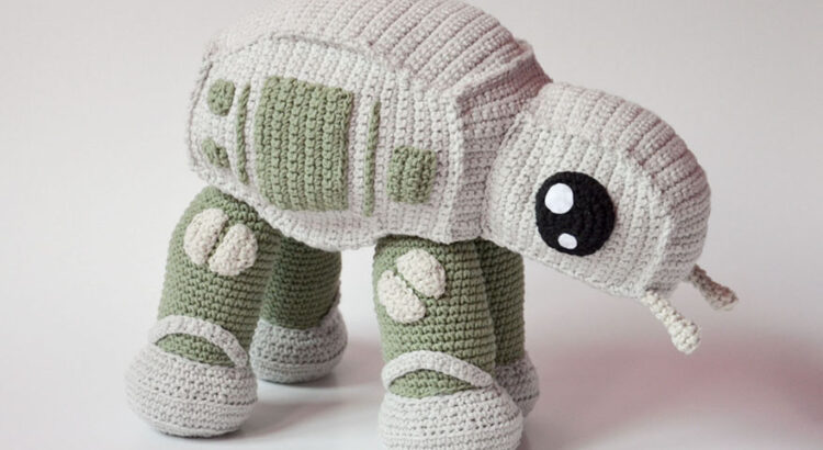 Adorable ce marcheur TB-TT de Star Wars réalisé au crochet !