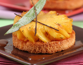 Ananas rôti à la vanille et flambé au rhum
