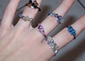 Bagues en perles et fil de cuivre