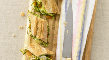Baguette à la pourtargue, aux courgettes et pesto à la roquette