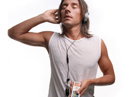 Bob Sinclar aux commandes du Sony Ericsson W580I