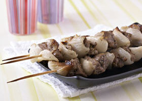 Brochettes d&rsquo;agneau au romarin et oignons