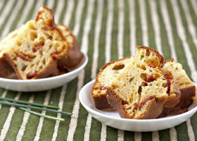 Cake au chorizo, fromage blanc, piment et ciboulette