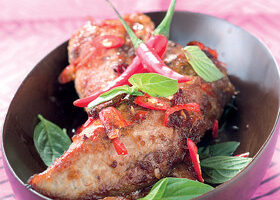 Canard sauté aux piments et au basilic