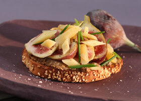 Caviar d&rsquo;aubergine, figue et Comté frais