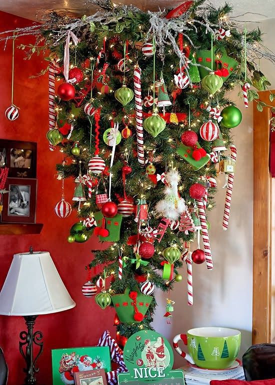 Cette année, j&rsquo;accroche mon sapin à l&rsquo;envers