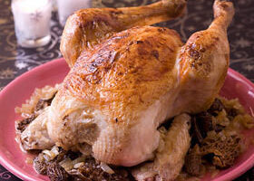 Chapon au vin jaune et aux morilles
