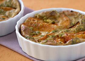 Clafoutis aux abricots, lait d&rsquo;amandes et pistache