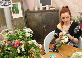 DIY : comment faire une couronne de fleurs ?