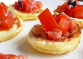 Coussinets de ricotta et parmesan, concassé de tomates et basilic
