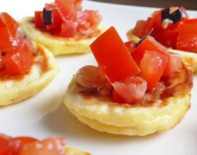 Coussinets de ricotta et parmesan, concassé de tomates et basilic