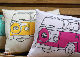 Je décore mon canap&rsquo; avec des coussins originaux !