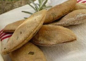 Crackers au romarin et à la livèche