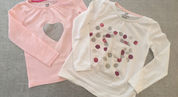 Customiser un T-shirt : une idée de cadeau que l’on peut réaliser avec les enfants. Pour offrir ou pour se faire plaisir !