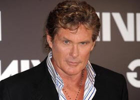 David Hasselhoff joue avec les feux… de l&rsquo;amour