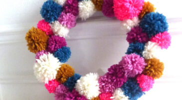 Déco d&rsquo;hiver : La couronne en pompons