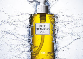 Je me démaquille avec Deep Cleansing Oil, et vous ?