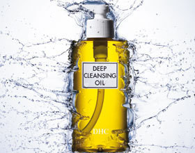 Je me démaquille avec Deep Cleansing Oil, et vous ?