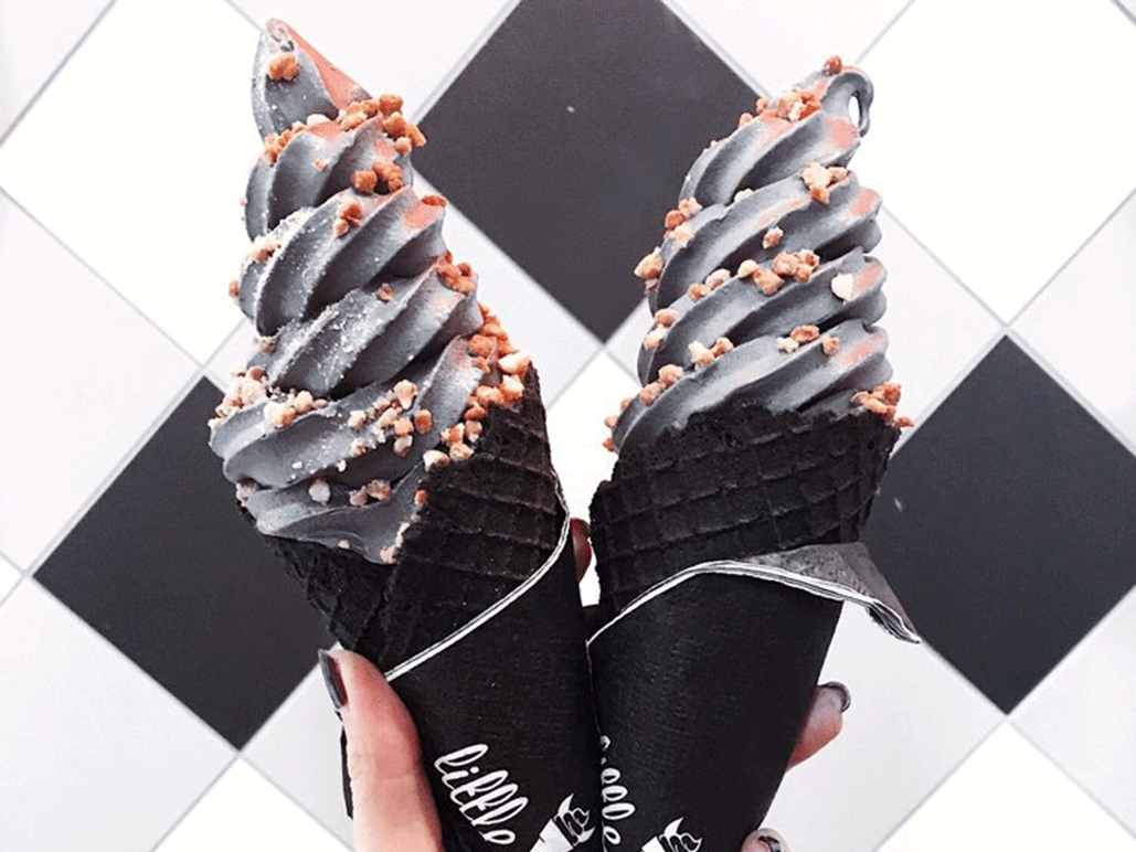 Des glaces noires pour Little Damage