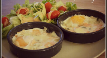 Des oeufs cocotte au saumon fumé et gorgonzola