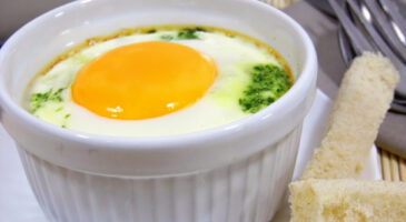 Des oeufs cocotte aux épinards