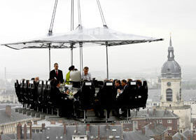 Dînez suspendue dans les airs !