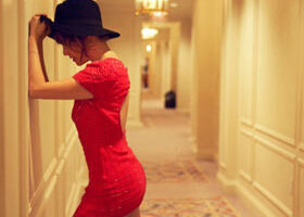 « Dingue », le dernier clip d&rsquo;Emmanuelle Seigner