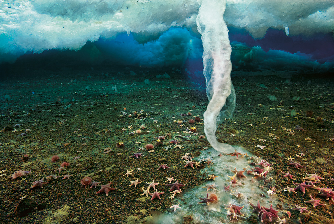 Du jamais vu : fantastique formation d&rsquo;une stalactite de glace