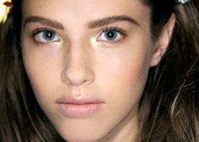 Une perruque pour mes sourcils