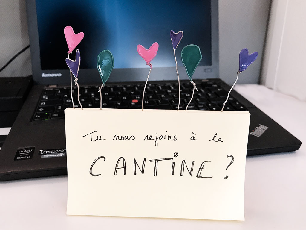 Fabriquer des petites décos à l&rsquo;aide de trombones et de vernis