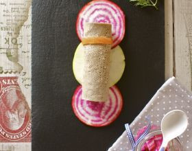 Galette au saumon fumé, fromage frais de pousses d&rsquo;épinard et aneth