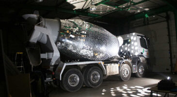 Génial ! Une bétonnière transformée en boule à facette !