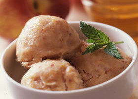 Glace pêche gingembre