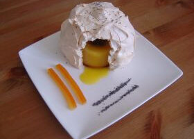 Meringue aux graines de pavot et sa dariole au coulis d&rsquo;orange