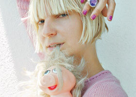 Interview « arty » avec Sia