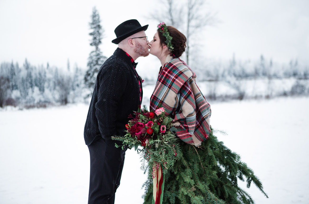 Jolie mariée avec une robe originale en sapin !