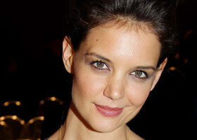 Katie Holmes est Jackie O dans la série The Kennedy&rsquo;s