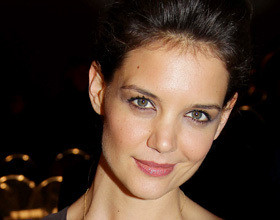 Katie Holmes est Jackie O dans la série The Kennedy&rsquo;s