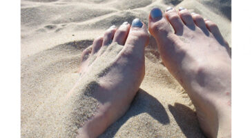 L&rsquo;astuce ultime pour ne pas avoir de sable collé aux pieds toute la journée