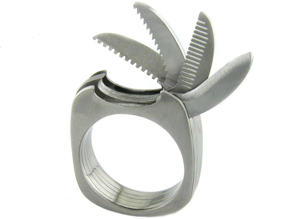 La bague couteau suisse