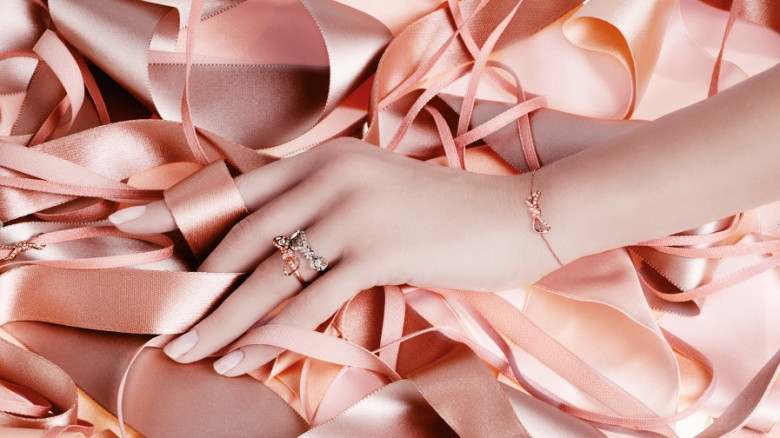 La collection « Mon ruban » par Alexis Mabille