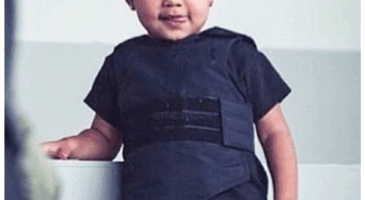 La petite North et son gilet pare-balles