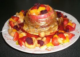 Salade de fruits dans sa pomme au caramel