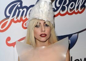 Lady Gaga chapelière folle