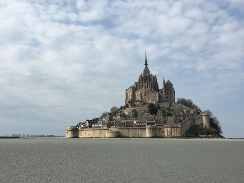 Le Mont-Saint-Michel est-il breton ou normand ?