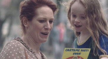 « Le bal costumé », la vidéo qui fait du bien à notre coeur de maman