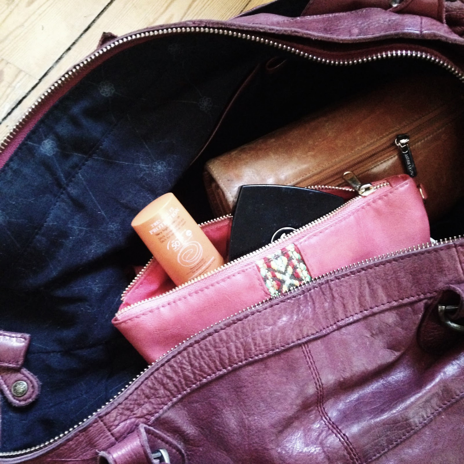 Le make-up (et produits de beauté) indispensable à avoir dans son sac à main