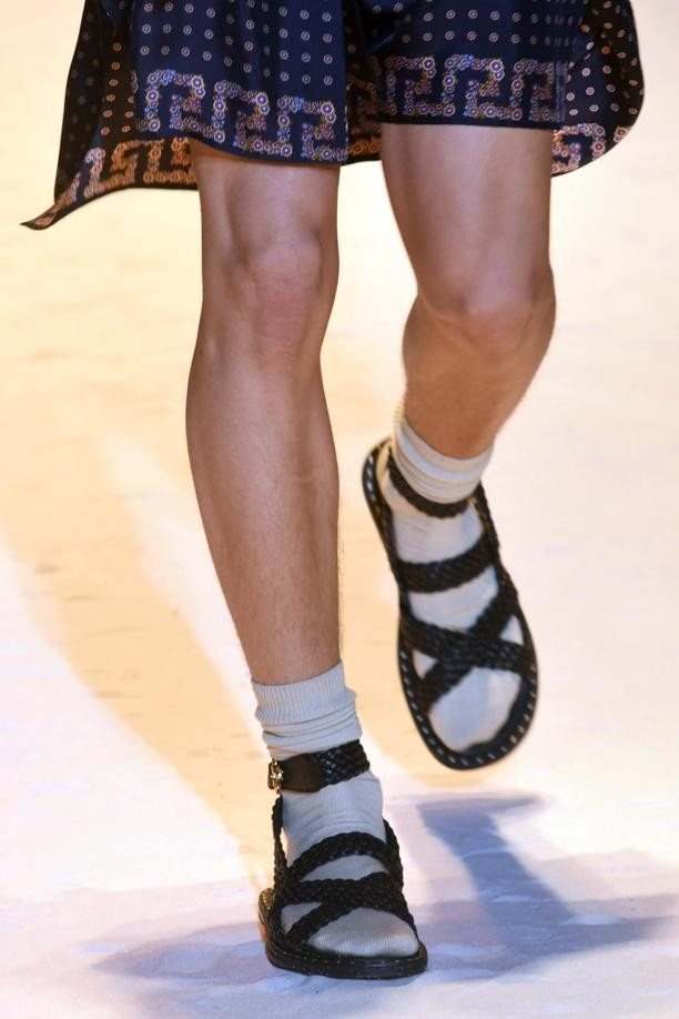 Le retour fracassant des chaussettes dans les sandales